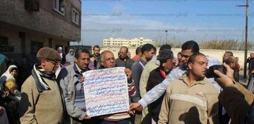 عمال سجاد دمنهور يواصلون الإضراب