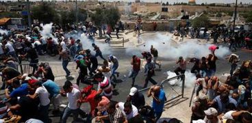 قوات الاحتلال تعتدي على الشبان الفلسطينيين