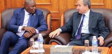 رئيس جامعة السويس يستقبل سفير دولة السودان