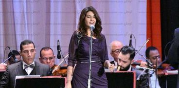 بالصور| ياسمين علي تشعل حفل معهد الموسيقى العربية بأغاني الزمن الجميل