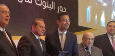 المؤتمر الاقتصادى يكرم نائب رئيس بنك ناصر الاجتماعى