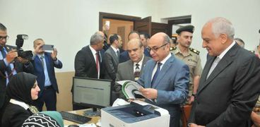 وزير العدل خلال افتتاحه مجمع الخدمات الرقمية للشهر العقارى