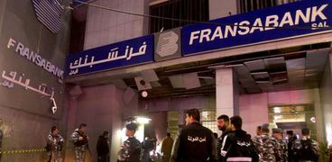 الاعتداء على أحد البنوك في لبنان