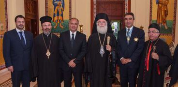 كنيسة الروم الارثوذكيسية تمنح قنصل لبنان سام سان مارك من درجة الكوموند