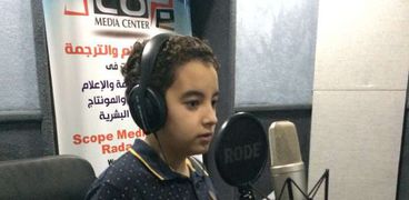 أحمد يبدع في تقليد الأصوات