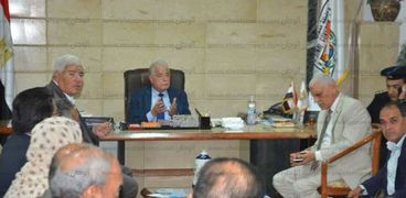فوده يستعرض الموقف التنفيذي لمشروعات الخطة الاستثمارية بجنوب سيناء