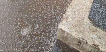 سقوط أمطار ثلجية على مدن وقرى البحيرة