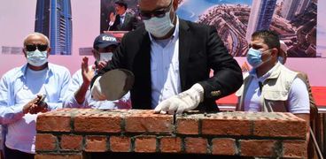 وزير الإسكان يضع حجر الأساس لمشروع أبراج الداون تاون بمدينة العلمين