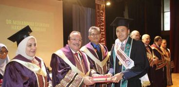  تخريج الدفعة السابعة من الطلاب الماليزيين بـ "طب طنطا"