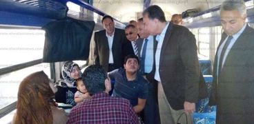 وزير النقل يطمئن على جداول تشغيل القطارات فى رمضان وعيد الفطر