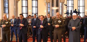 الرئيس السيسي أثناء صلاة الجمعة بمسجد المشير