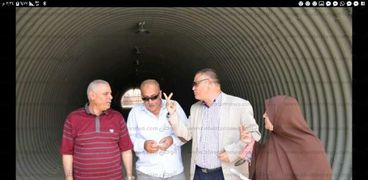 سكرتيرا الإسماعيلية يتفقدان  أعمال مشروع نفق المشاه أمام جامعة القناة.