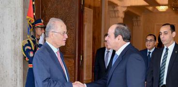 الرئيس عبدالفتاح السيسي مع رئيس الوزراء الفلسطيني