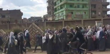 مظاهرات لطالبات في أشمون ضد اختبارات التابلت
