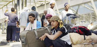 العائدون من جحيم اليمن وليبيا