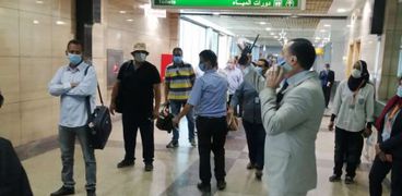 مدير مبنى ركاب  مطار القاهرة يطمئن على الإجراءات الاحترازية