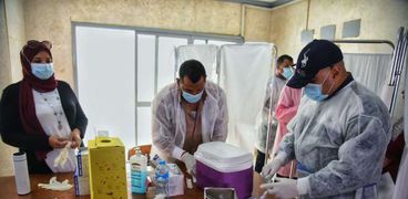 الدولة تواصل تطعيم المواطنين بلقاح «كورونا»