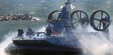 السفينة البرمائية الحربية الروسية "زوبر"