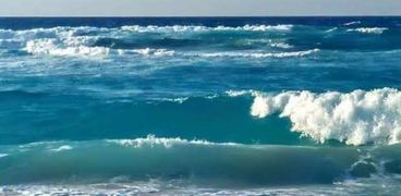 ارتفاع الامواج على شواطىء مطروح المفتوحة