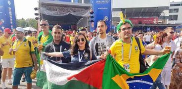 فلسطينية ترفع علم بلاده في كأس العالم بروسيا 2018