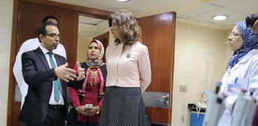 وزيرة الهجرة في زيارة لمستشفى "بهية"