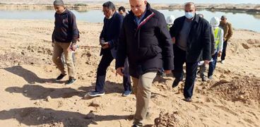 وزير الري يتفقد منشآت السيول في البحر الأحمر