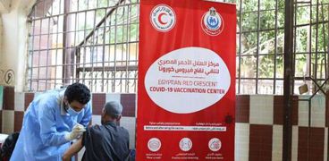 الهلال الأحمر المصرى يشارك فى حملات  التطعيم بلقاح كورونا