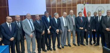 قيادات شركة مصر العليا مع رئيس القابضة للكهرباء