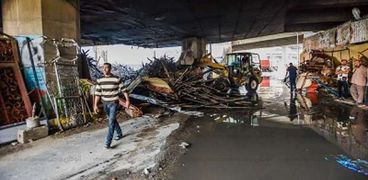 بالصور| سكان الجيزة بعد حريق مخزن الهرم: "ربنا سترها وشالوا الأنابيب"