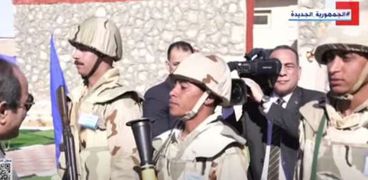 الرئيس السيسي مع مقاتلي قيادة قوات شرق القناة لمكافحة الإرهاب