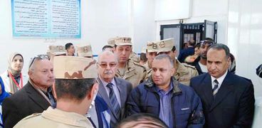 السكرتير العام بالإسكندرية يشارك في"مكافحة أمراض العيون" بـ"غيط العنب"