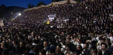 عشرات الآلاف من اليهود يحتفلون بعيد الشعلة في جبل ميرون بإسرائيل
