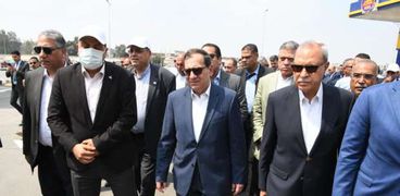 تفاصيل افتتاح وزير البترول مشروعات في مسطرد.. ممشى وكورنيش وغازات الشعلة