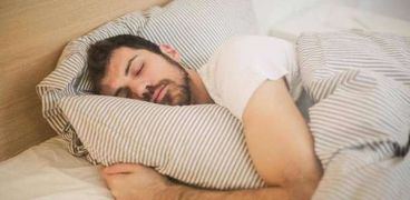 عدد ساعات النوم المثالية يختلف من شخص لآخر حسب العمر