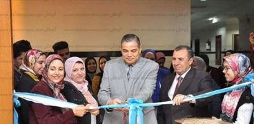 رئيس جامعة كفر الشيخ يفتتح معرض فن‫ الكويلينج  لطلاب الفرقة الأولي بالنوعية