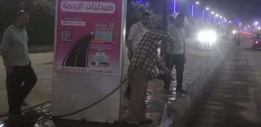 حملة نظافة وغسيل أرصفة في أخميم