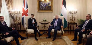 الرئيس عباس ورئيس الوزراء البريطاني
