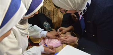 خلال الحملة القومية  للتطعيم ضد شلل الأطفال بالاسمرات