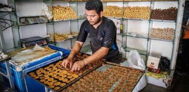 عادل محسن صاحب محل الحلويات فى دمياط