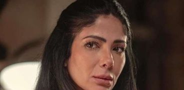 الفنانة منى زكي في فيلم «أصحاب ولا أعز»