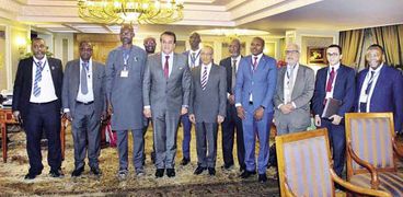 وزير التعليم العالى مع الرئيس التنفيذى لوكالة الفضاء وعدد من مسئولى دول أفريقيا