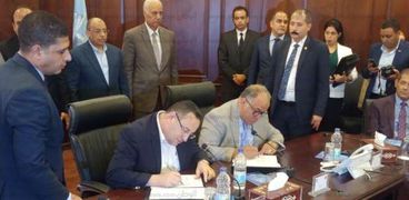 وزير التنمية المحلية يشهد توقيع بروتوكول بين محافظة الإسكندرية وشركة نهضة مصر