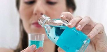 دراسة: غسول الفم يحفز نشوء الخلايا السرطانية في الجسم