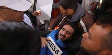 إصابة 3 صحفيين فلسطينيين برصاص الاحتلال خلال تغطية "مسيرة العودة"