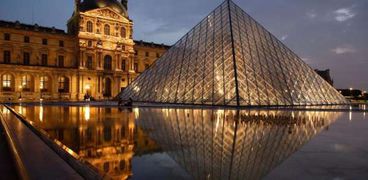 الفيضانات تهدد متحف اللوفر في باريس
