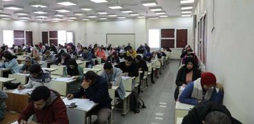 امتحانات الفصل الدراسي الأول في جامعة الفيوم - أرشيفية