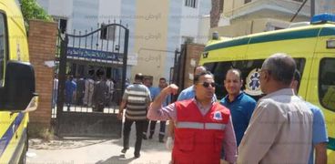 مدير اسعاف كفر الشيخ اثناء نقل مصابى حادث التصادم