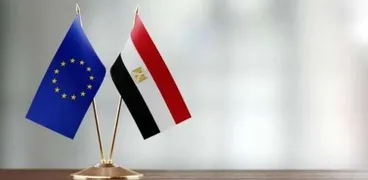 أعلام مصر والاتحاد الأوروبي- ارشيفية