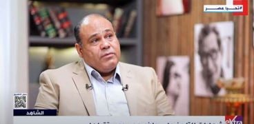 الدكتور يسري عبد الله أستاذ الأدب والنقد بجامعة حلوان