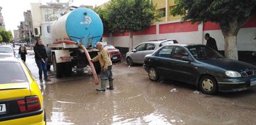 سحب مياه الأمطار من شوارع القليوبية